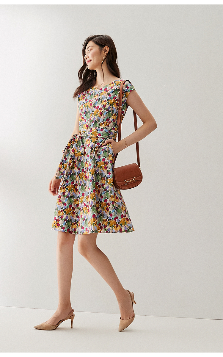 每个女人都需要一条印花裙！如姚晨、白宇一般，美成一道风景线