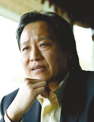 陈金飞杨采钰刘亦菲什么关系,刘亦菲陈金飞杨采钰真实关系揭秘