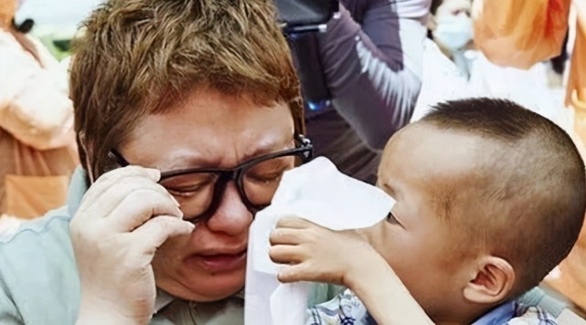 许志安和韩红接吻图片,韩红喜欢过栾树