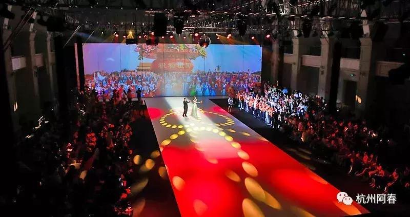 服装人放声高歌致敬祖国，广东时装周闭幕式上那激动人心的一刻