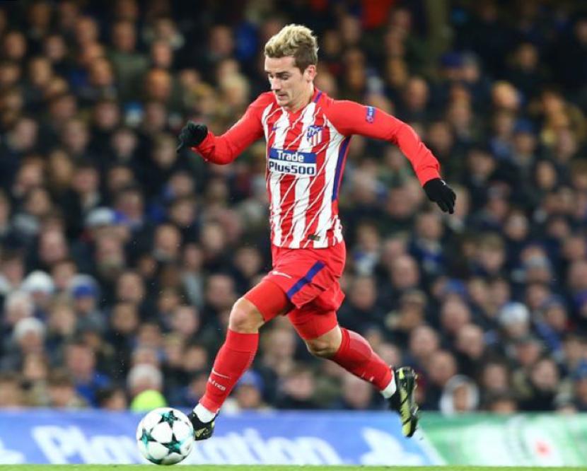 边锋在足球场上是什么位置,当今足坛四大神锋