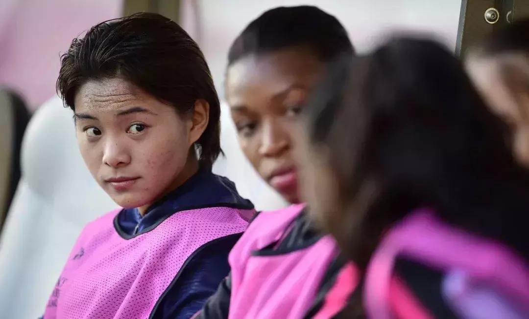 她是c罗最爱的女人,梅西和c罗谁更受女性青睐