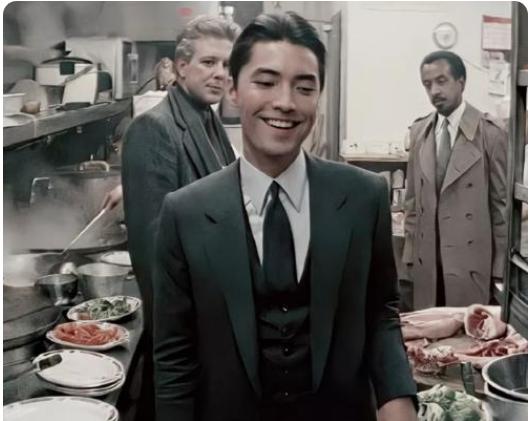 他被父母抛弃,她被父亲抛弃被继母算计被退婚