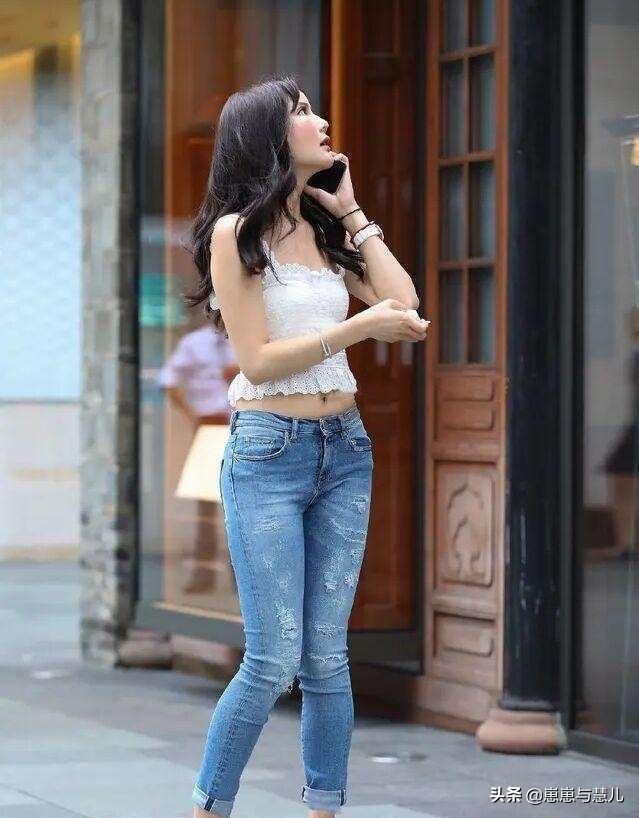 精致的瑜伽裤装扮彰显女神风范,时髦大方的瑜伽穿搭展现