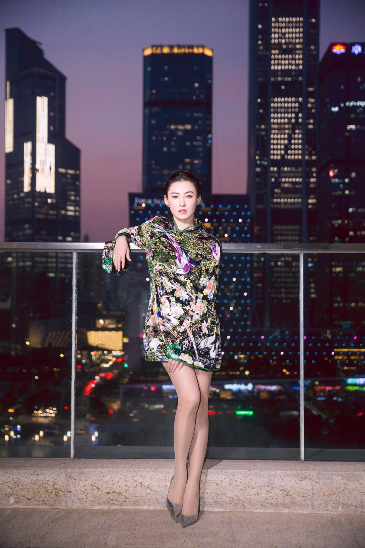 张柏芝黑色服装,张柏芝穿黑色礼服卖萌