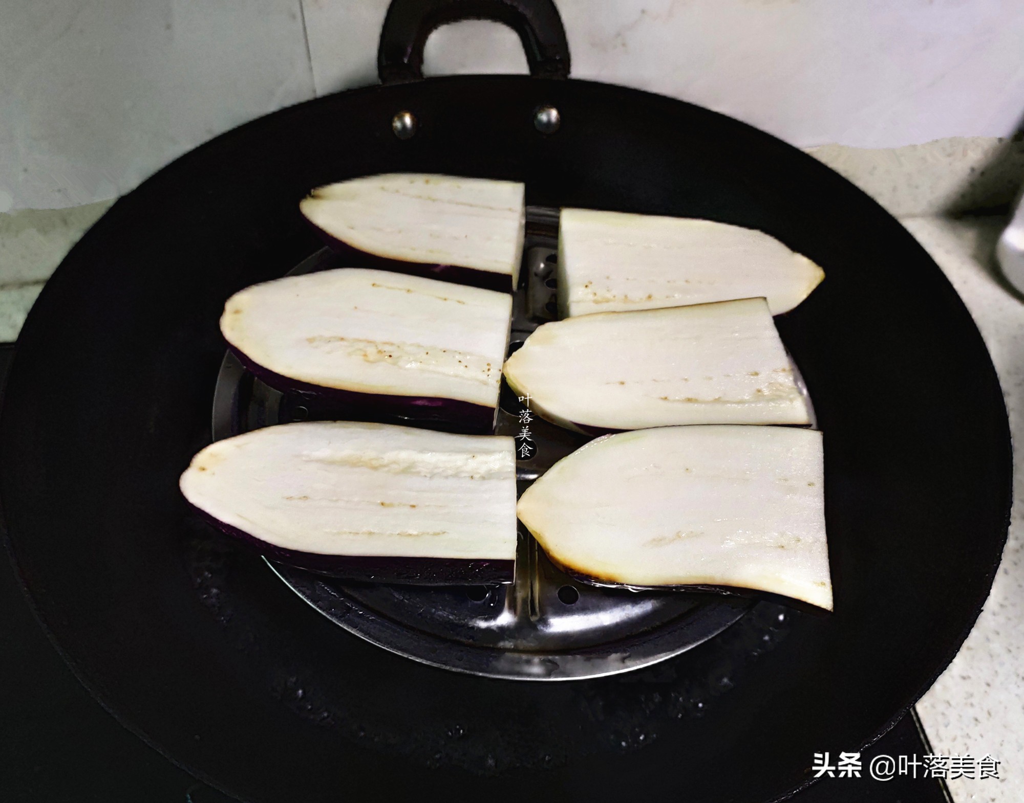 茄子怎么焖才不会变颜色,茄子炒出来怎么还是白色的