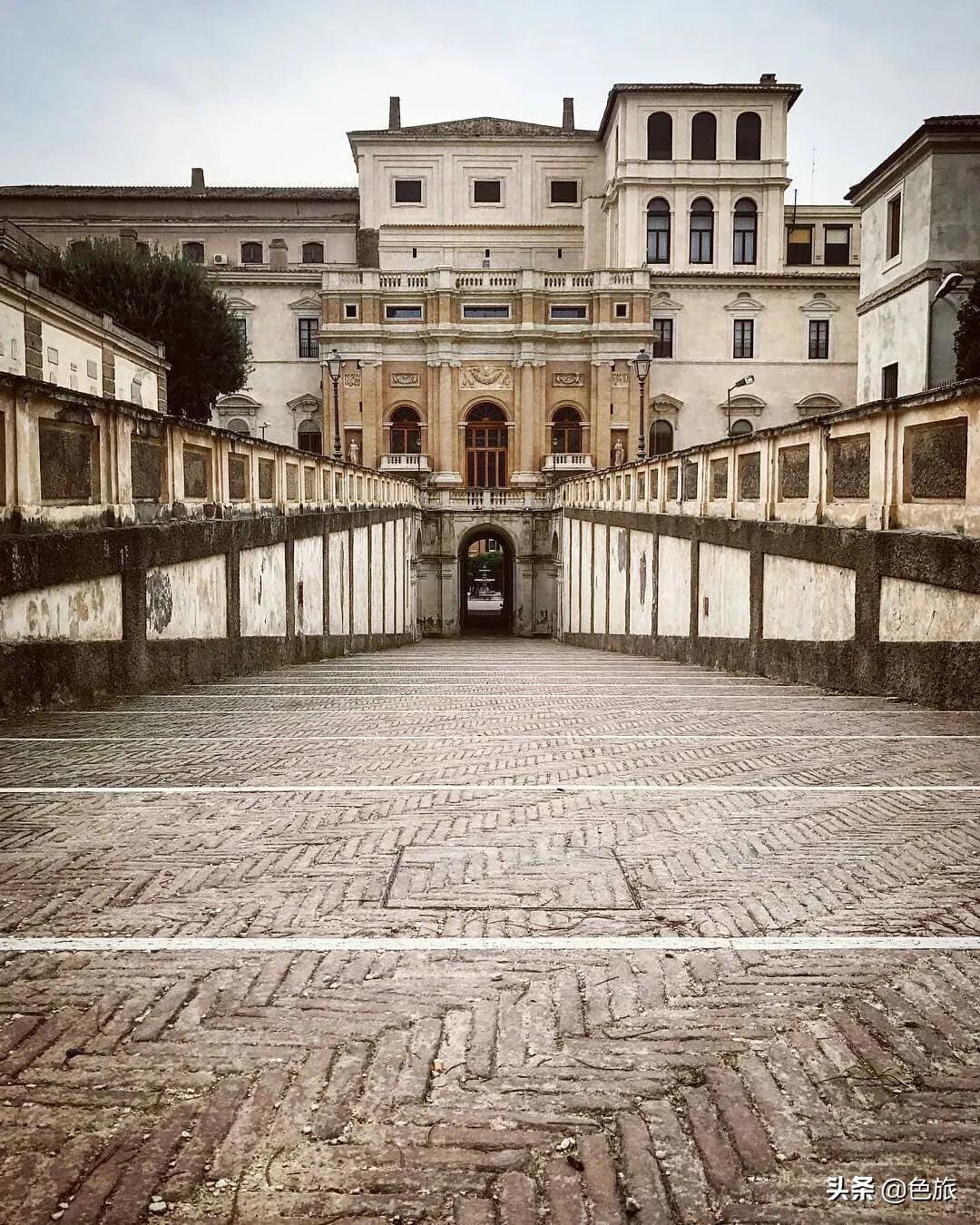 跟随赫本的脚步重温罗马假日,跟着赫本的脚步来到了罗马
