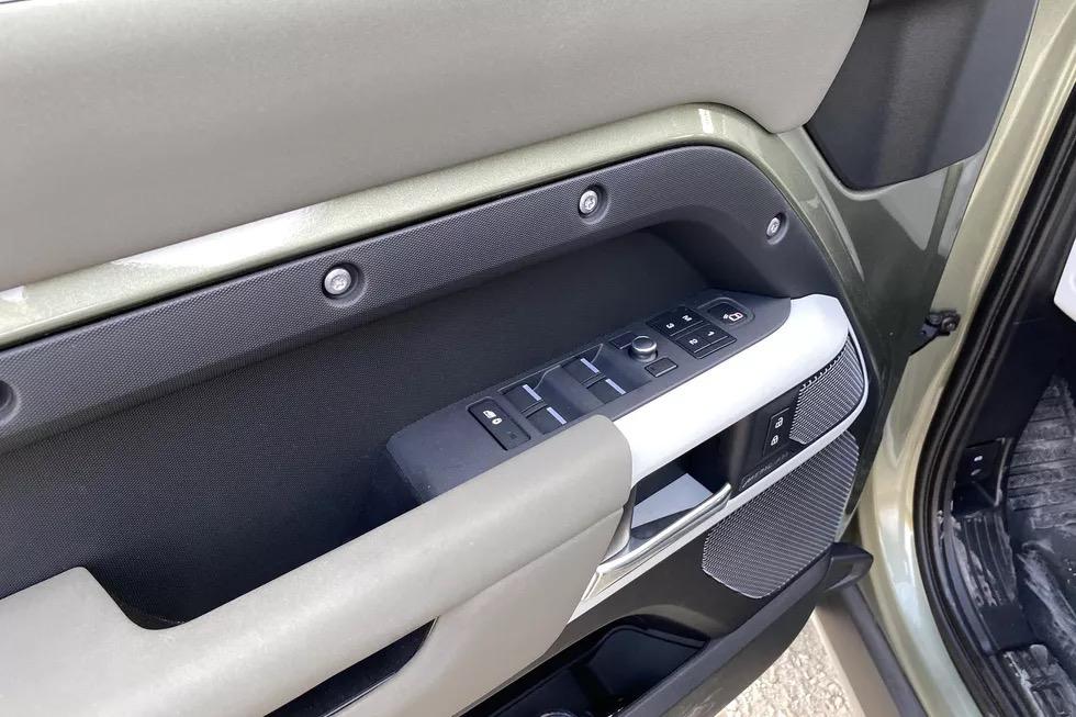 2023款路虎卫士110p400x驾驶感受,2024款路虎卫士110版测评