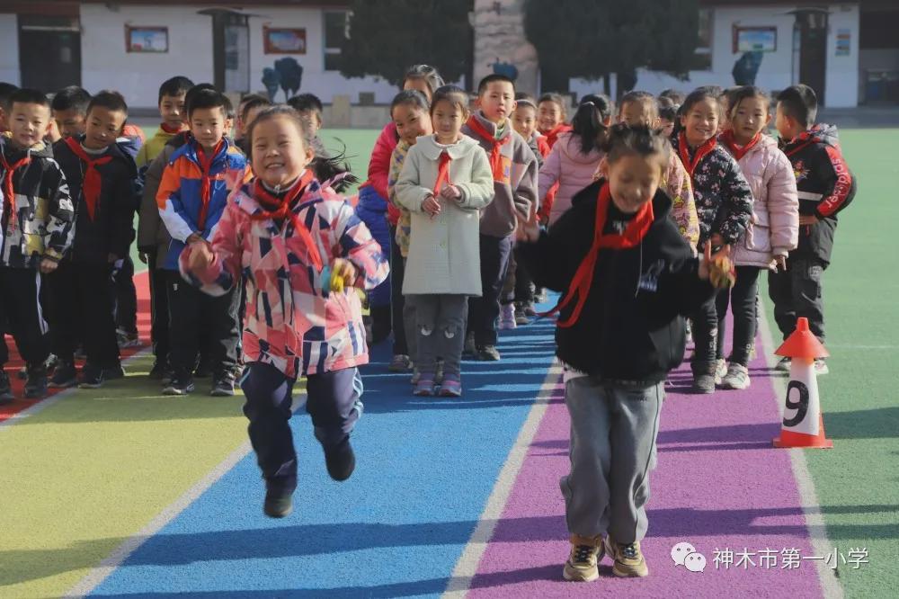 神木第一小学拔河比赛,小学体育优质课简报