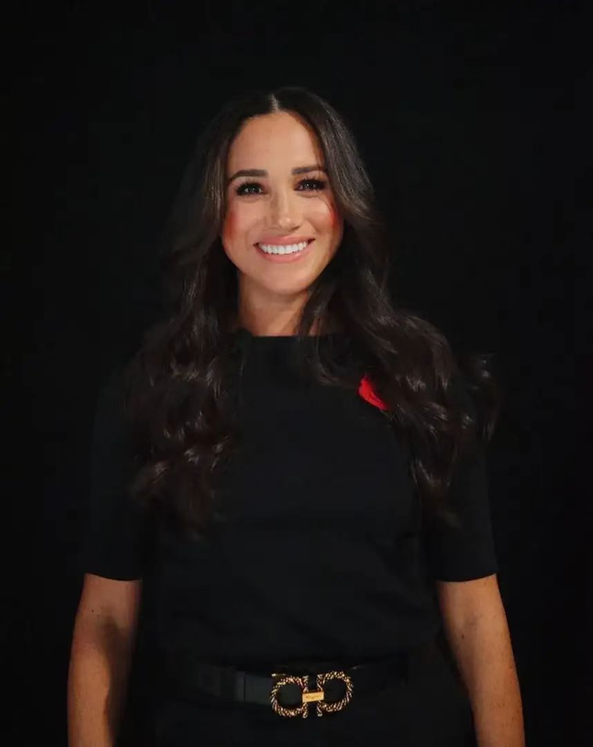 哈里与梅根甜蜜现身,哈里和梅根首次公开亮相