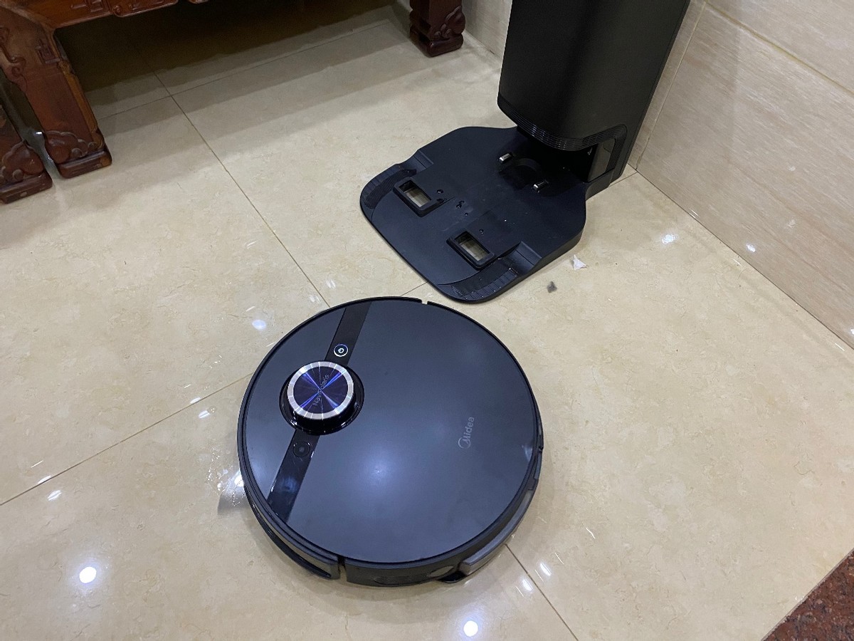 边扫拖边消毒,带电解除菌和自动集尘站的美的扫拖机器人S8+测评