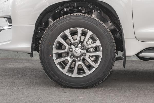 普拉多27的发动机动力参数,丰田普拉多3.5和4.0都是六缸