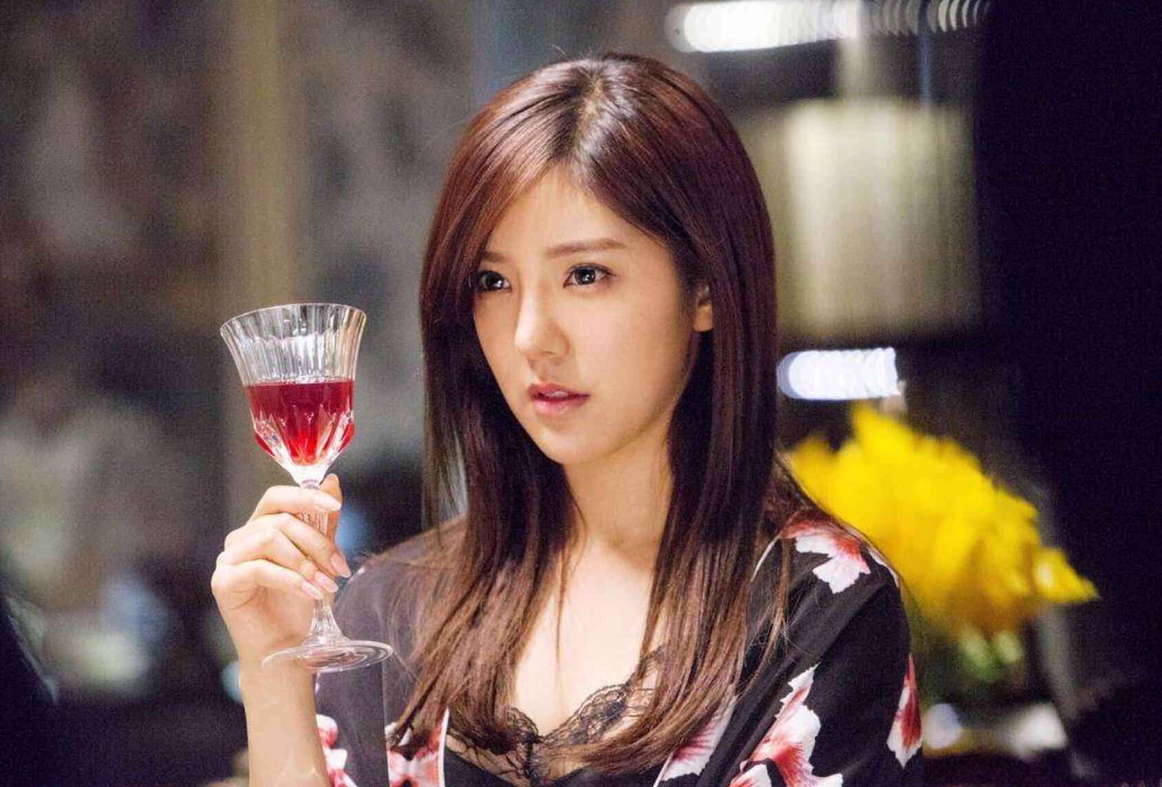 “一月男友”又有新剧，各路明星纷纷齐聚，还有一直出演校花的她