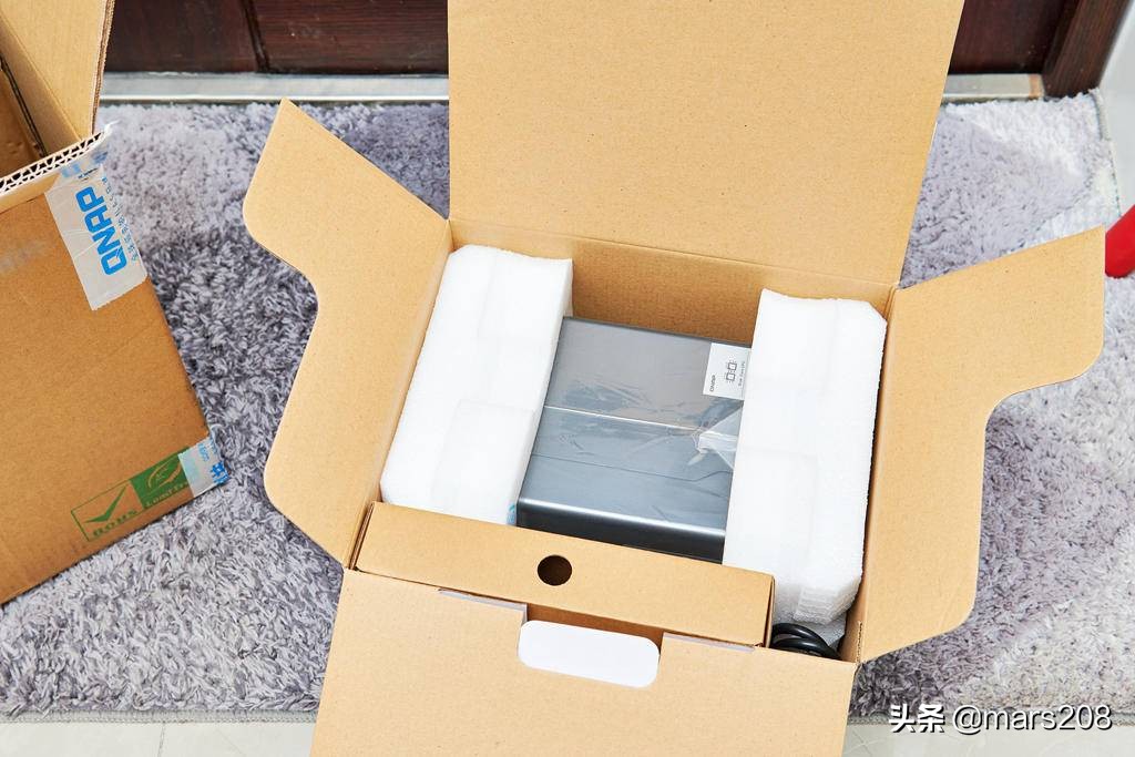 威联通qnapts-231测评,qnap威联通双万兆nasts532x拆解