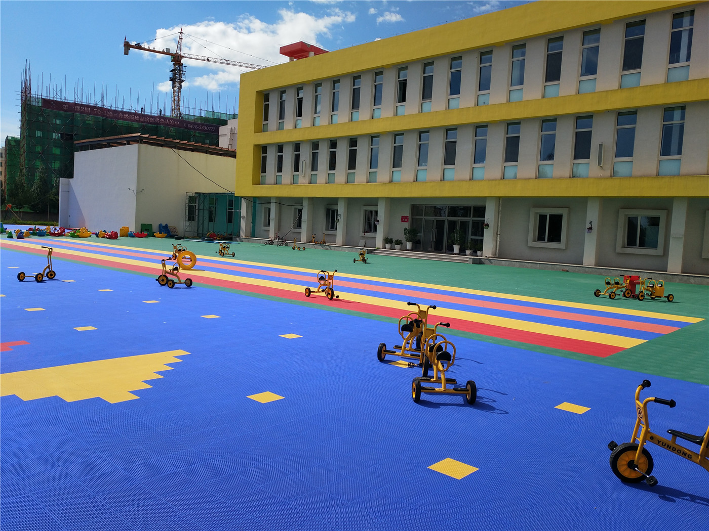 悬浮拼装地板怎么判断好坏,专业生产悬浮拼装地板哪家好