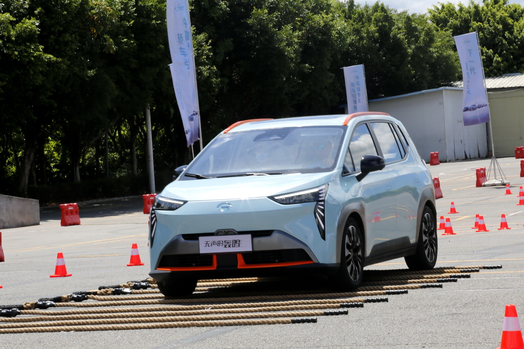 埃安y新增车型解读,埃安y最低配试驾