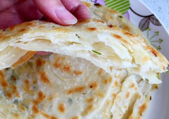 烙饼不硬的方法烫面,温水和面烙饼凉了不硬的妙招