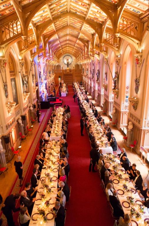 当王室成员打开大门在家里拍照时,我们才终可以一睹他们的豪宅