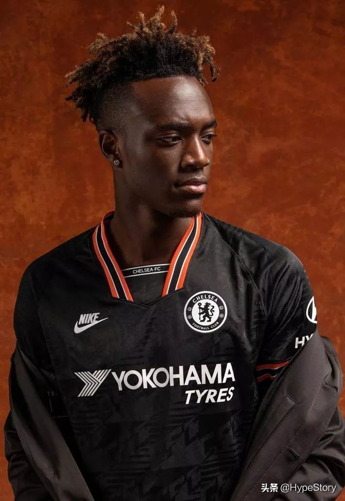 球衣穿搭秋天,球衣穿搭选什么版本