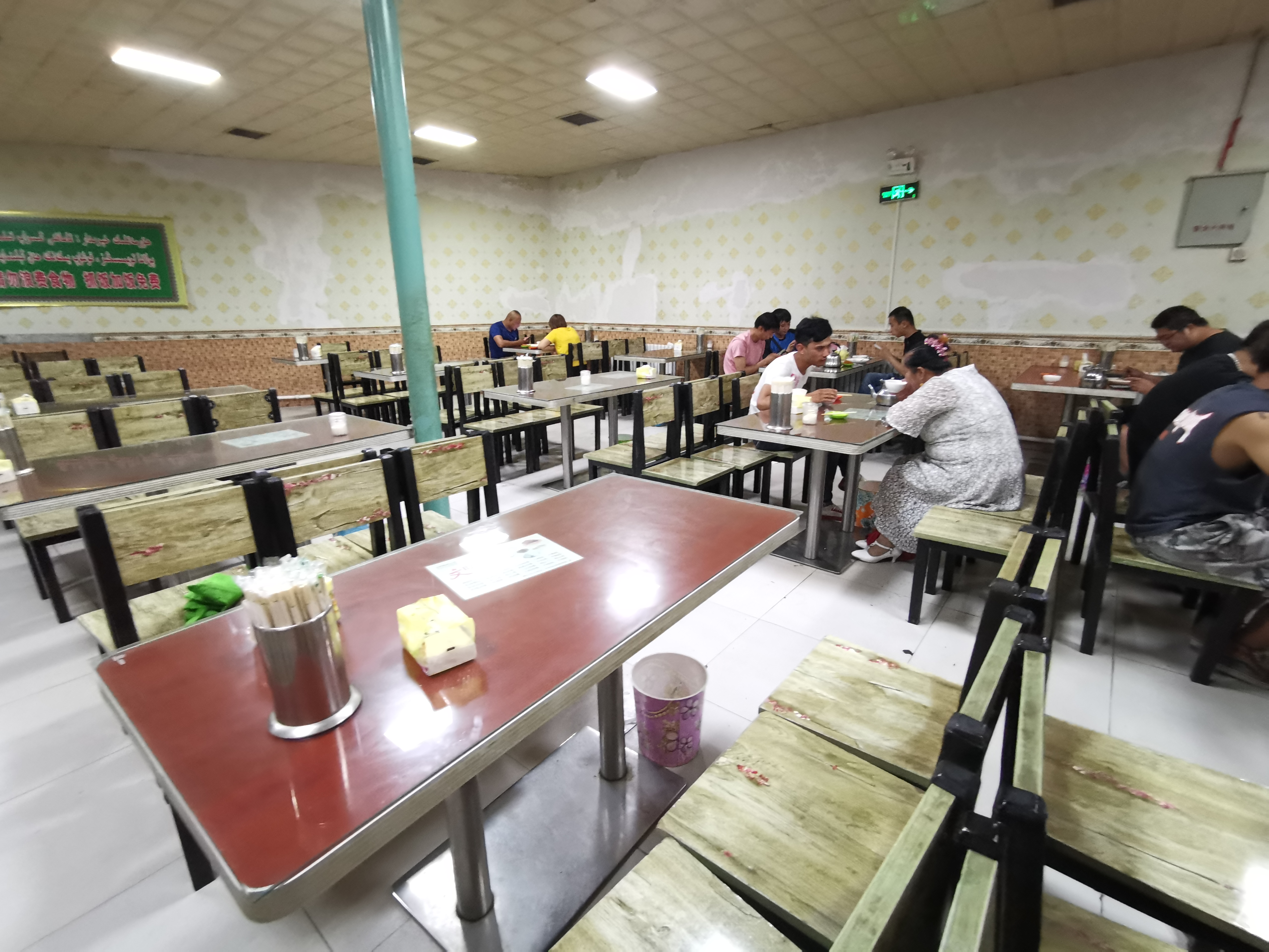 喀什古城南门艾力扎提抓饭美食,喀什艾力扎提抓饭有什么吃的