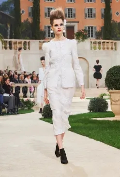 chanel香奈儿1995年时装秀,chanel香奈儿2015高级时装秀