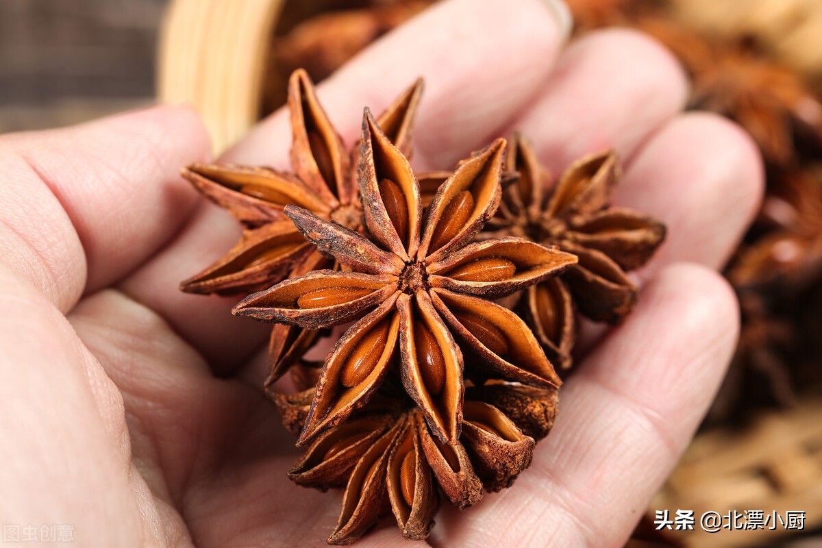 炖羊肉放啥汤不发黑,炖羊肉汤的羊肉能不能提前泡好