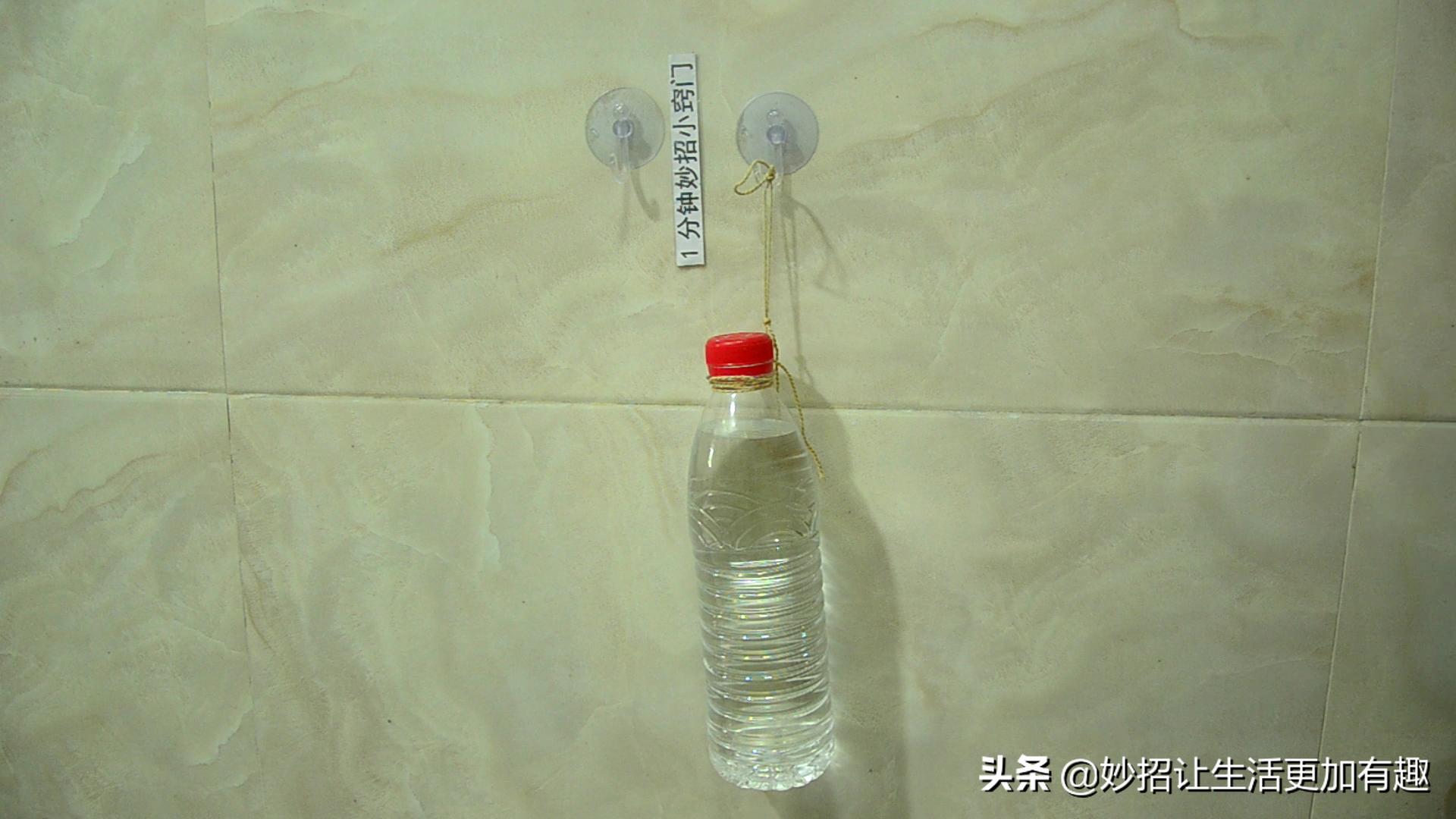 不伤墙壁的挂钩怎样粘才不会掉落,挂钩粘在地上怎么办