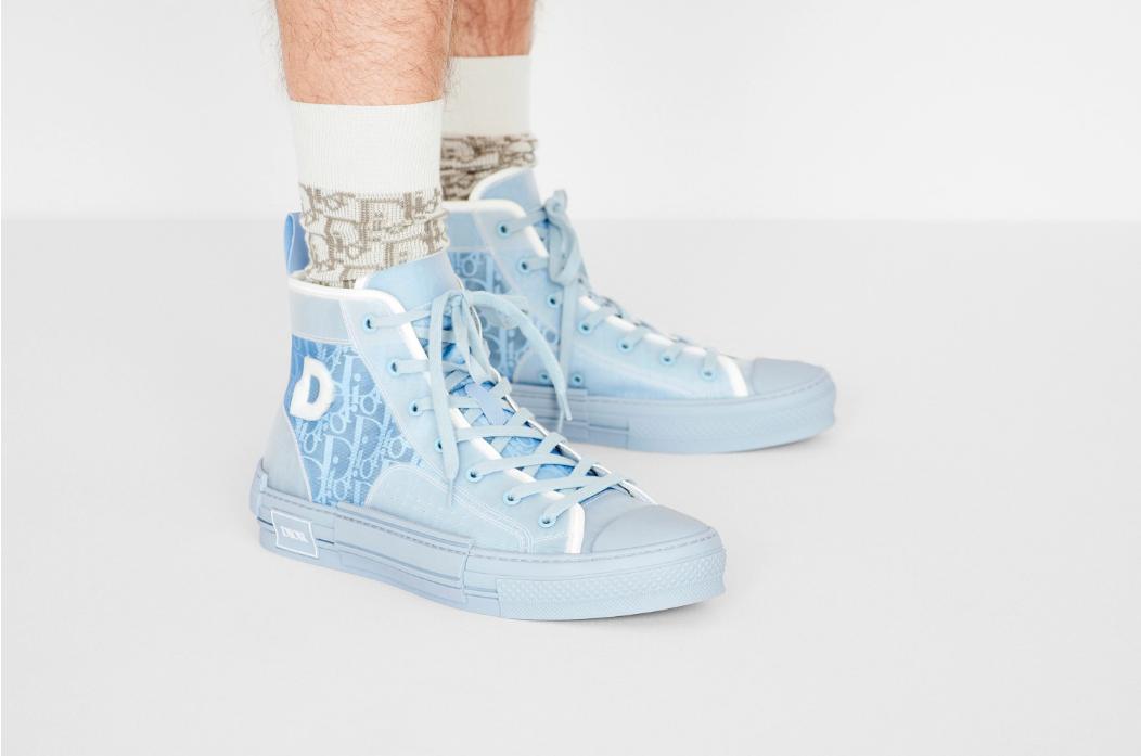 今年流行帆布鞋底子,今年特别流行的一款帆布鞋