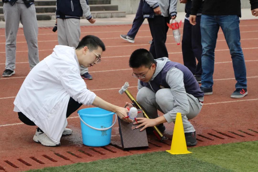 筑梦AI,智竞未来——天府七中科创体育节之科技活动回顾