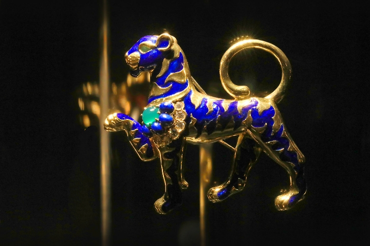 佛教中的璧琉璃，像天空一样的细腻，青金石的珠宝精致又大气