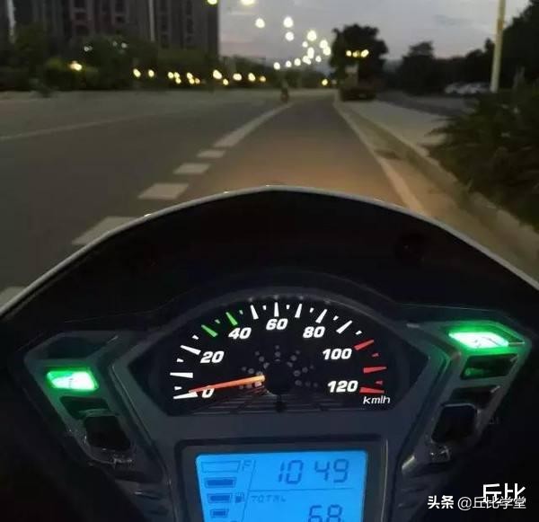 豪爵vr150e国四电喷踏板最高时速,豪爵vr150e和豪爵vr150的区别