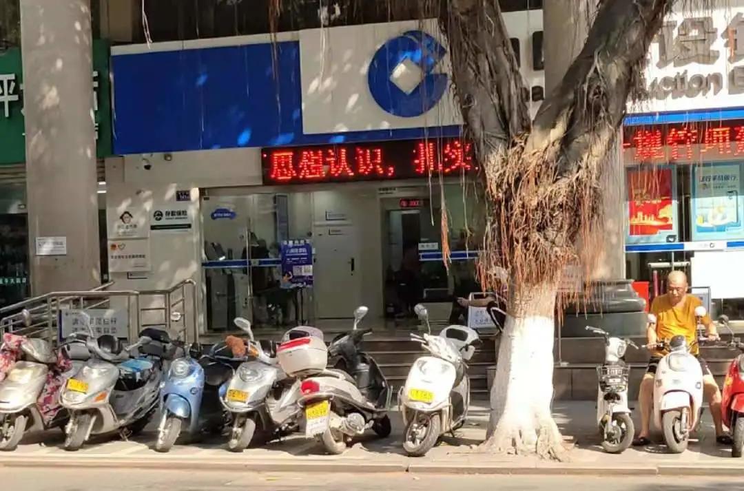 小车抄4遍摩托抄2遍!南安又有一批人因违停抄8113字条例