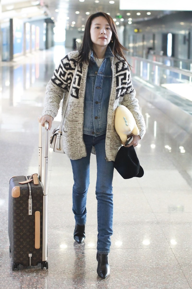 杨幂最近毛衣着装,北欧风毛衣又被杨幂带火了