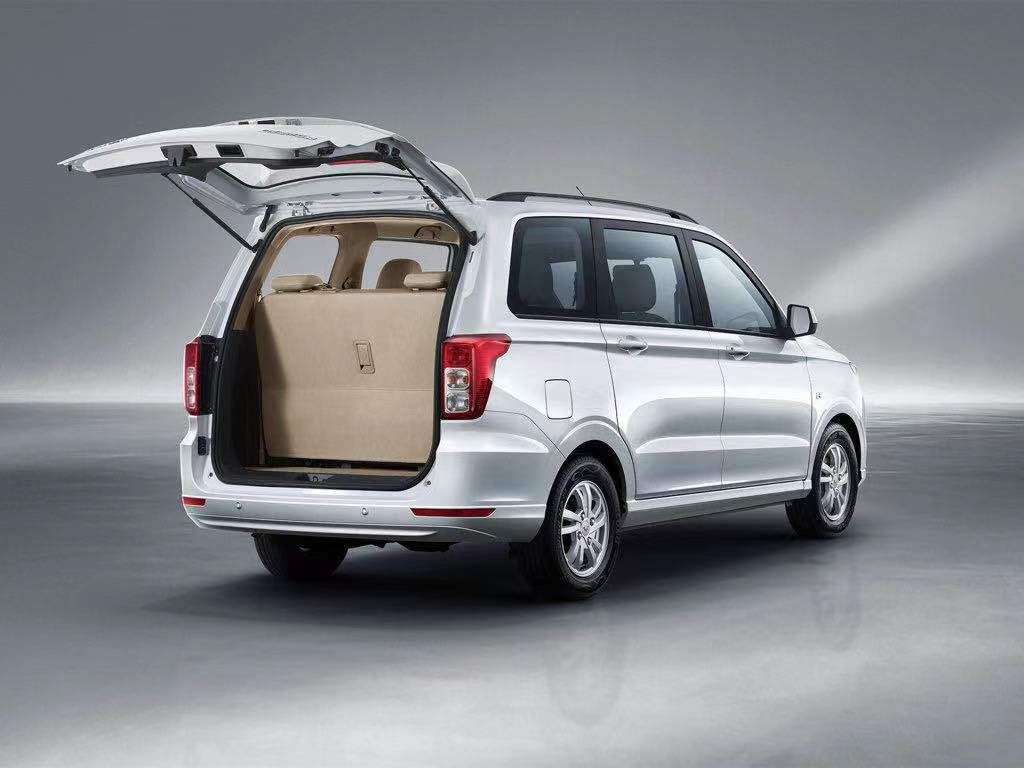 五菱宏光2021款1.5l改款s标准版,五菱宏光s新款车1.5l省油吗