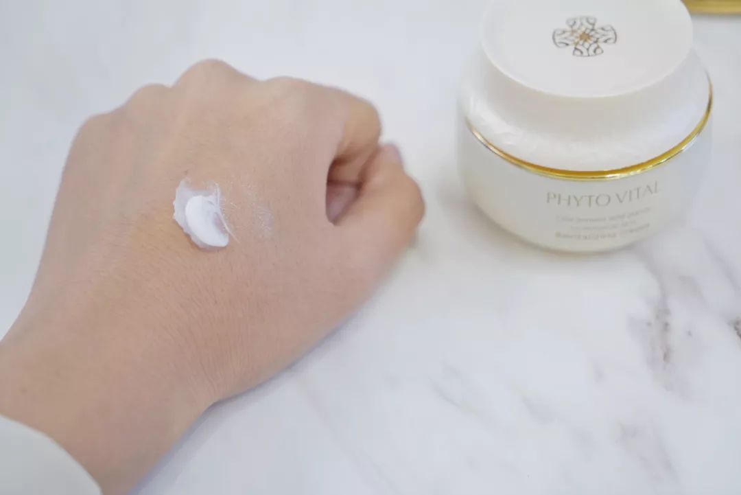 秋冬季哪款面霜好用,秋冬适合干皮补水锁水最好的面霜