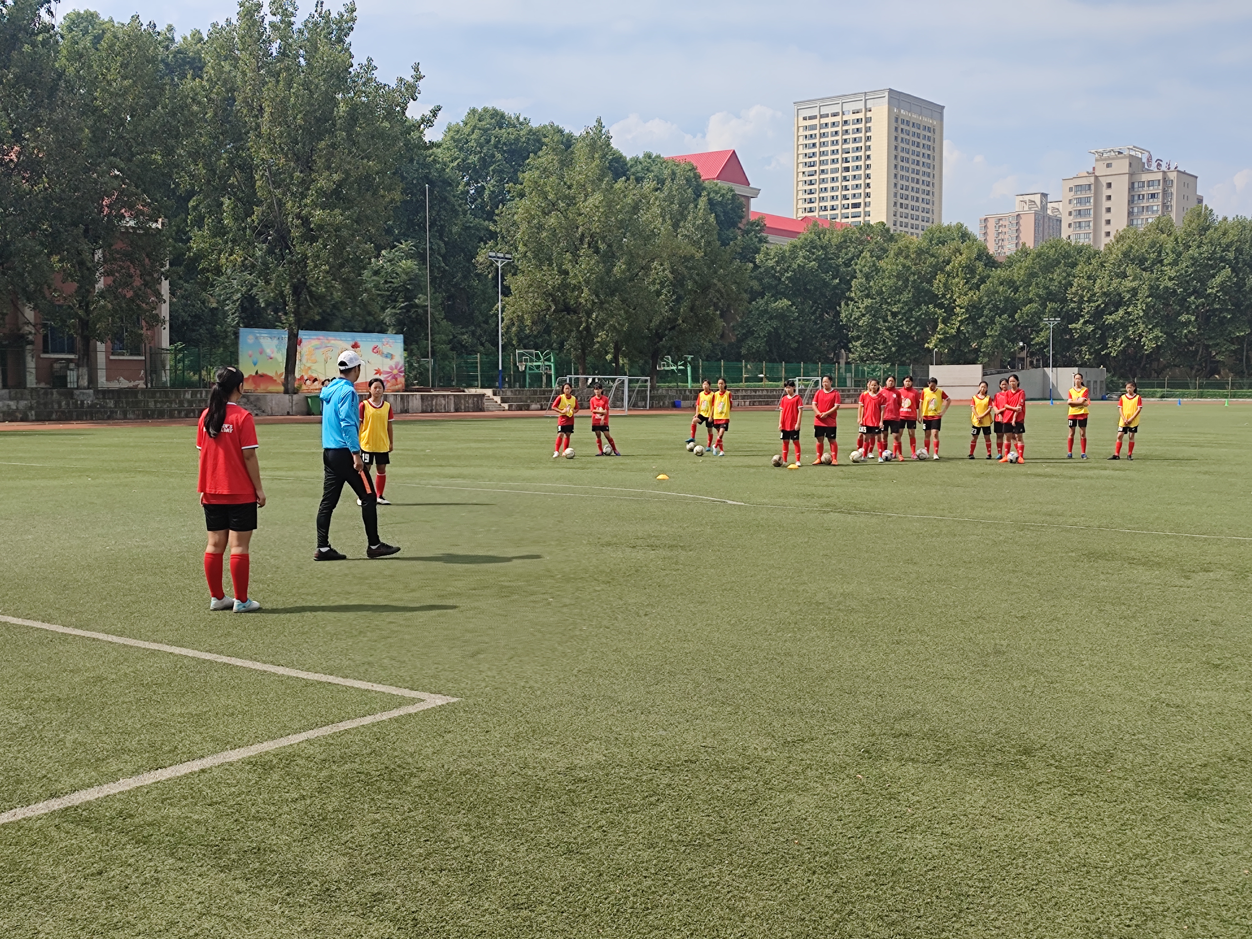 西安第二外国语学校怎样,西安中小学特色足球学校