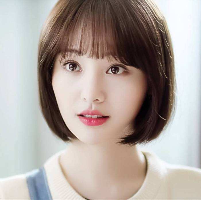 颜值高的女明星照，杨幂和郑爽短发谁更好看，你最喜欢谁呢？