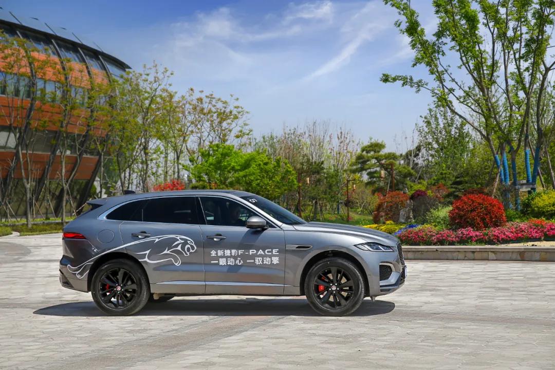 新捷豹f-pace3.0t试评,捷豹f-pace英伦绿