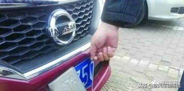 车牌被人故意掰了一半上路,车牌被人故意掰坏可以拘留嘛