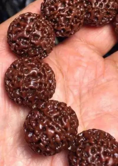 金刚菩提盘黑了怎么办,金刚菩提手串盘黑了如何补救