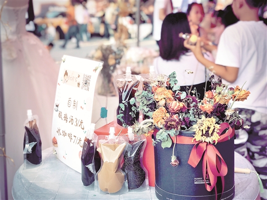 美食、旧物、派对…包头这个满满市集上，后浪们正用自己的方式创造不一样的美好生活