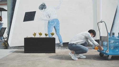 还在用双手费劲拧杯盖？我只要3根手指，1秒就开了！