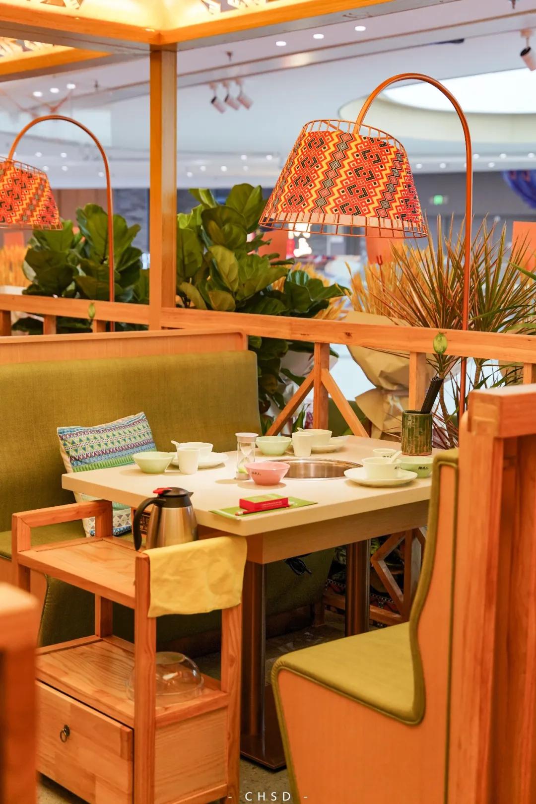 椰椰椰！这家人气椰子鸡专门店，光是汤底就喝饱了