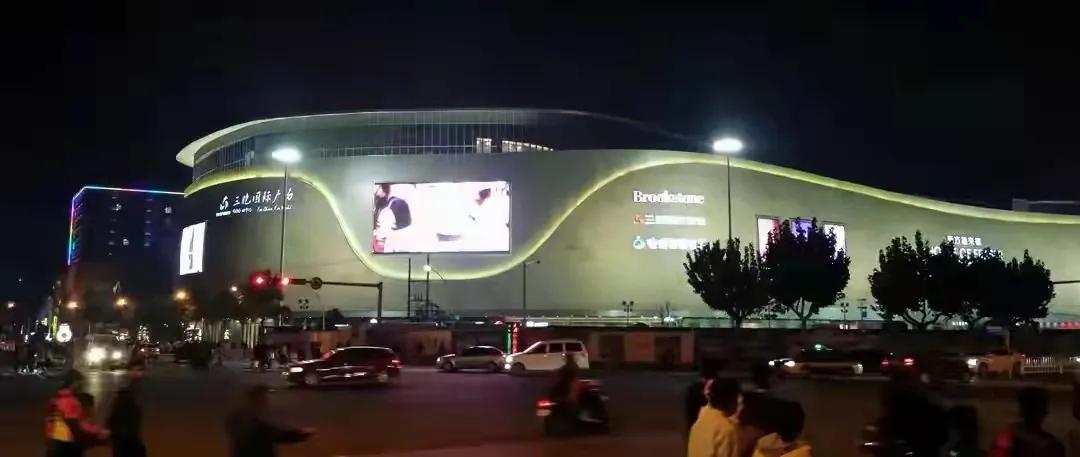 宏图三胞店铺,宏图三胞国潮主题游乐场