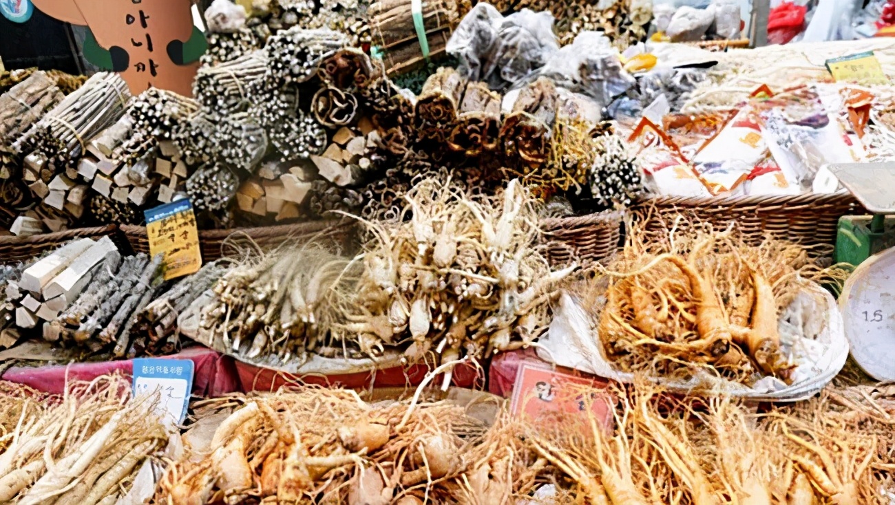 闊╁浗浜哄枬鐨勯珮涓藉弬,闊╁浗浜烘湇鐢ㄩ珮涓藉弬