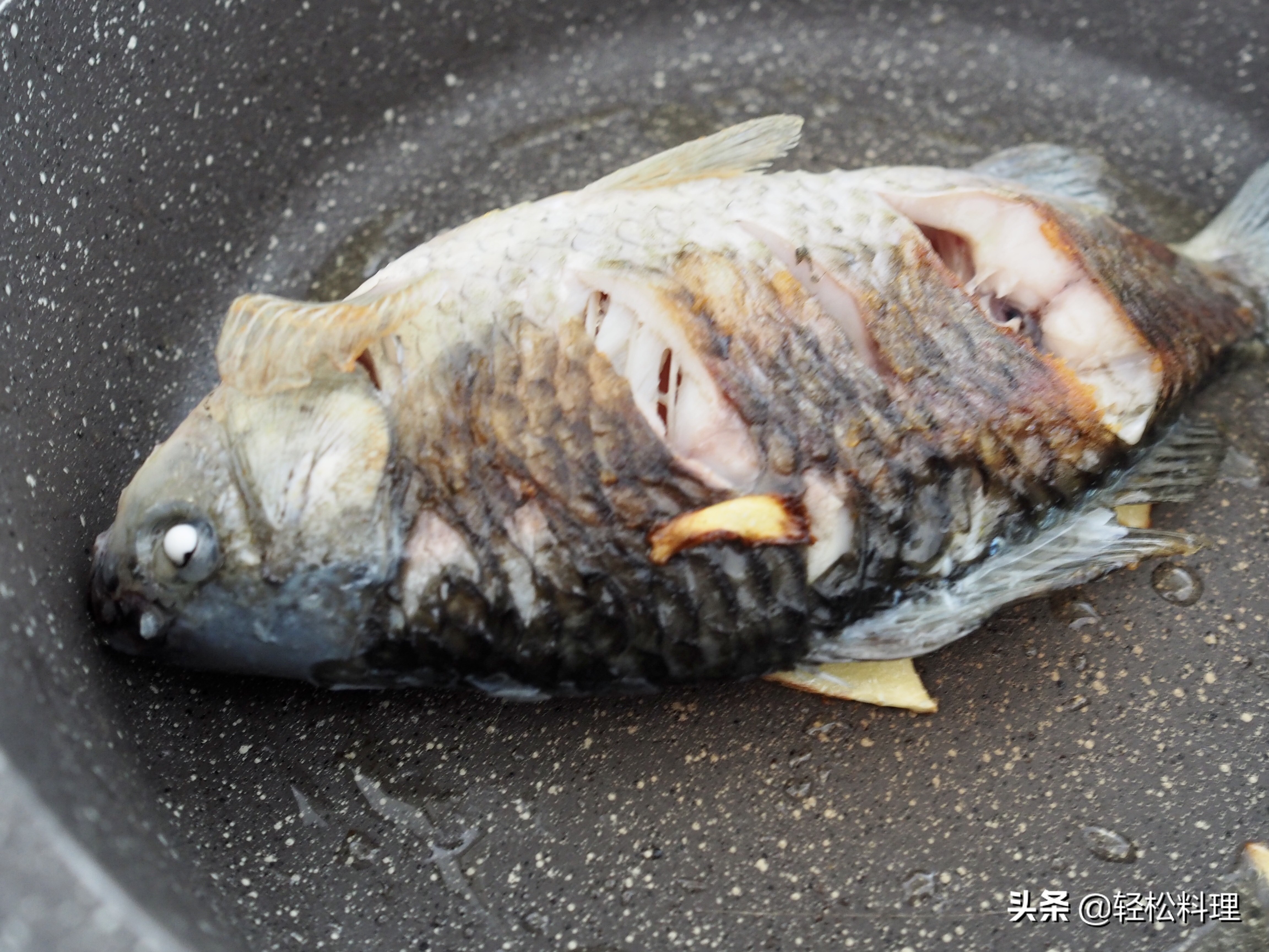 张文宏：鱼汤这样喝才营养！很多人都错了，教你快速熬鱼汤的窍门