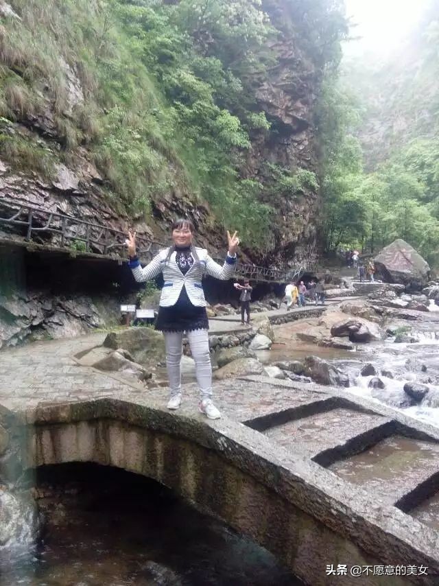 可爱的少妇自拍越来越丰满越来越成熟了