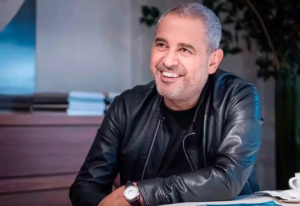 15万颗施华洛世奇水晶,eliesaab婚纱