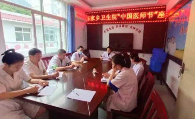 弘扬抗疫精神同心共抗疫情,医师节弘扬抗疫精神护佑人民健康