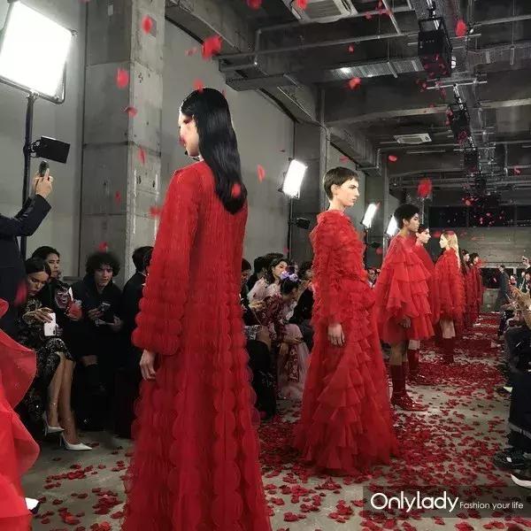 张艺兴valentino东京神图,张艺兴valentino秀场表演